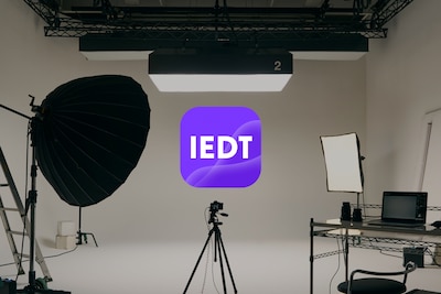 Εικόνα ενός στούντιο και λογότυπο της υπηρεσίας Imaging Edge Desktop